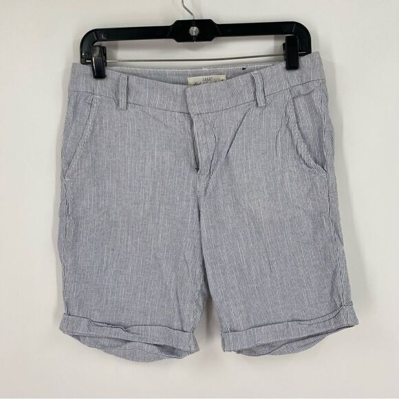H&M Women’s Pin Striped Flat Front Shorts %100 Cotton size 8 - Picture 1 of 4